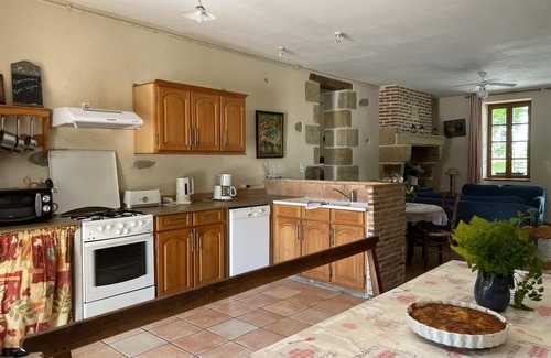 Souvigny Cabaña | Casa Rural con Piscina, Actividades y WiFi en Granja, Cerca de Souvigny