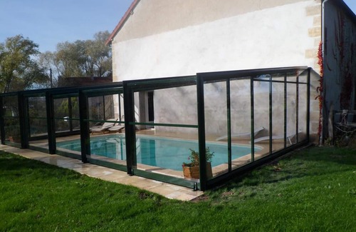 Souvigny Cabaña | Casa Rural con Piscina, Actividades y WiFi en Granja, Cerca de Souvigny