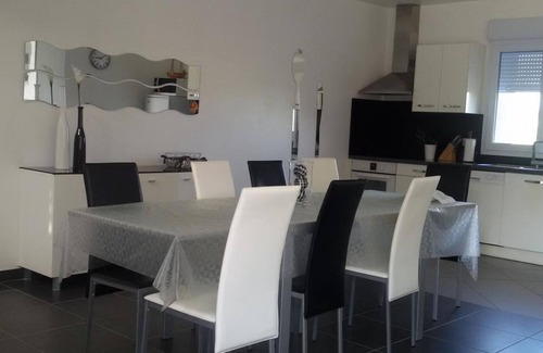 Averdon Cabaña | Casa rural con piscina y jardín en Averdon, ideal para vacaciones familiares