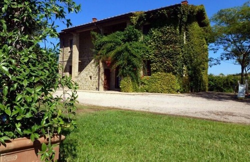 Torgiano Apartamento | Encantadora casa de campo con piscina cerca de Asís y Perugia, en una finca de vino