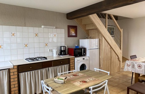 Sauvagny Cabaña | Casa rural con terraza en finca de caballos, cerca de Montluçon y Néris les Bains