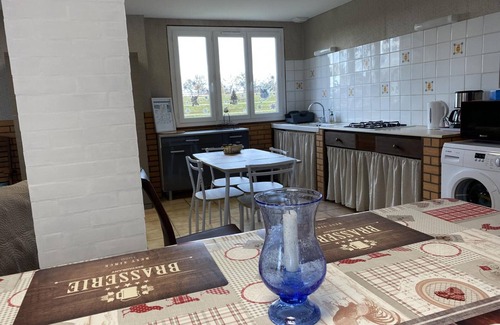 Sauvagny Cabaña | Casa rural con terraza en finca de caballos, cerca de Montluçon y Néris les Bains