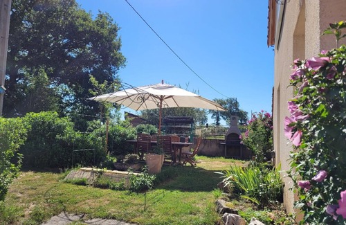 Sauvagny Cabaña | Casa rural con terraza en finca de caballos, cerca de Montluçon y Néris les Bains