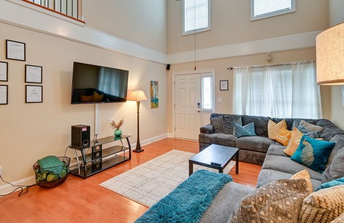 Fayetteville Casa | Charming Fayetteville Townhome, 9 Mi to Downtown!