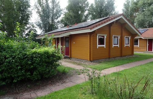 Gramsbergen Casa | Charming Finnish house on a holiday park with swimming pool