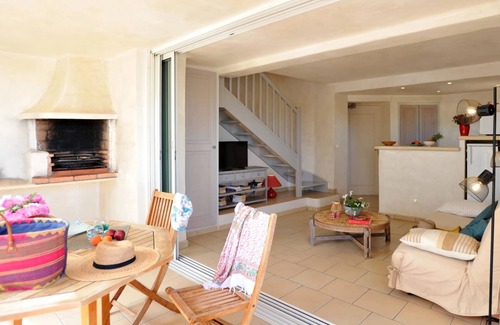 Lecci Apartamento | Charming flat with its feet in the water
