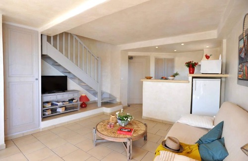 Lecci Apartamento | Charming flat with its feet in the water