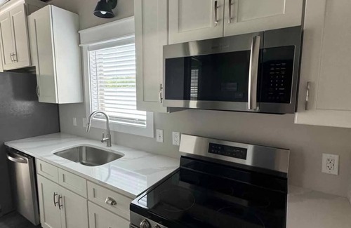 Jacksboro Alquiler De Eote | Charming floating home on Norris Lake with 2 bedrooms, 1 bath and free WiFi!