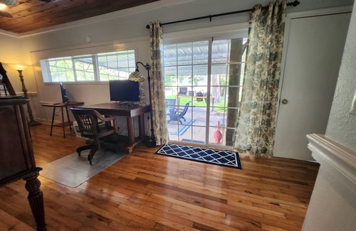 Port St. Joe Casa | Charming Florida Cottage – Steps from St. Joe Bay with Top-Notch Amenities!