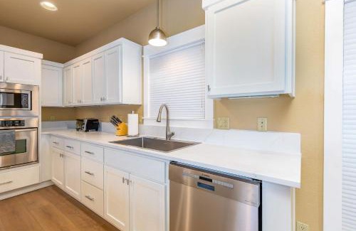 RiverWild Casa | Charming Forest Retreat - Steps from the Deschutes River Trail