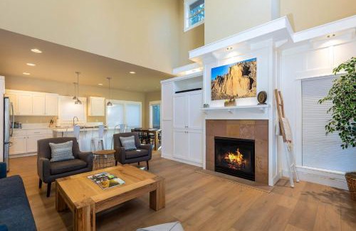 RiverWild Casa | Charming Forest Retreat - Steps from the Deschutes River Trail