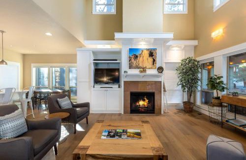 RiverWild Casa | Charming Forest Retreat - Steps from the Deschutes River Trail