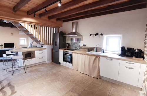 Bourbon-l'Archambault Cabaña | Gîte rural rénové en Bourbonnais avec terrasse, jardin, cheminée et accès PMR