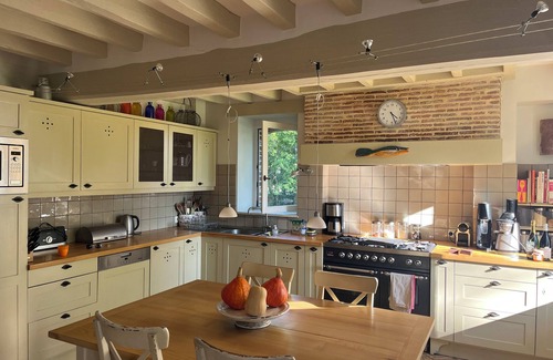 Malicorne Casa | Charming residence with private tennis court and very large heated swimming pool