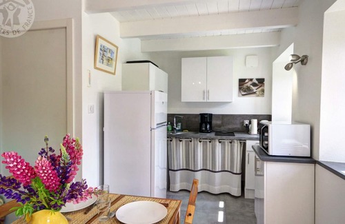 La Chapelle-en-Lafaye Apartamento | Acogedor gîte reformado con vistas, terraza y mascotas bienvenidas en La Chapelle-en-Lafaye