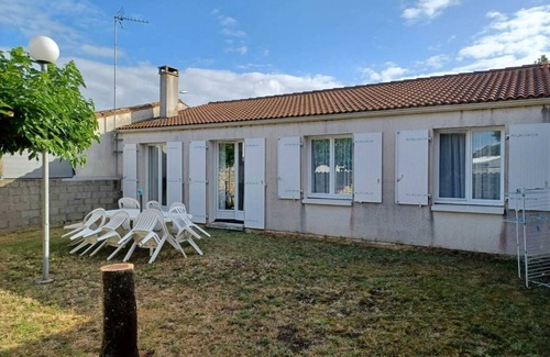 Le Grand-Village-Plage Casa | Charming Amicis house, just a few steps from the beach!