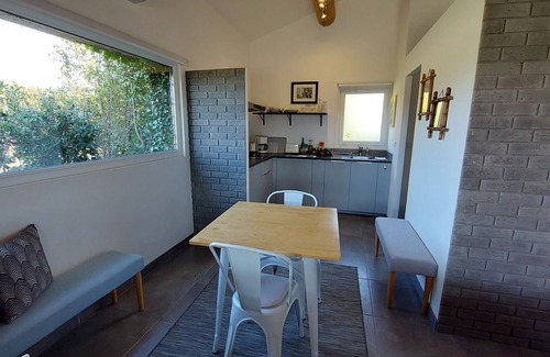 Pernes-les-Fontaines Apartamento | Gîte Ventoux-Estudio-Superior-Habitación con desagüe-Vista al campo
