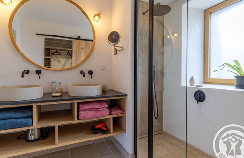 La Roche Foulques Cama Y Desayuno | Encanto rústico con terraza privada, piscina y desayuno gourmet en un entorno natural cerca de Angers