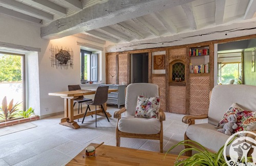 La Roche Foulques Cama Y Desayuno | Encanto rústico con terraza privada, piscina y desayuno gourmet en un entorno natural cerca de Angers