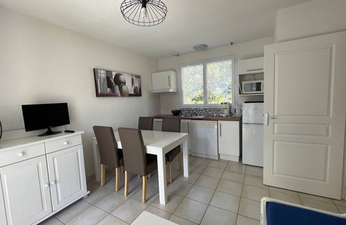 Saint-Brevin-l'Ocean Casa | Acogedora casita con terraza, 2-4 plazas, piscina y actividades, cerca de la playa