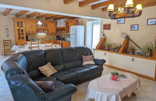 Saint-Genis-d'Hiersac Cabaña | Casa rural con terraza, jardín privado y acceso al río, ideal para familias.