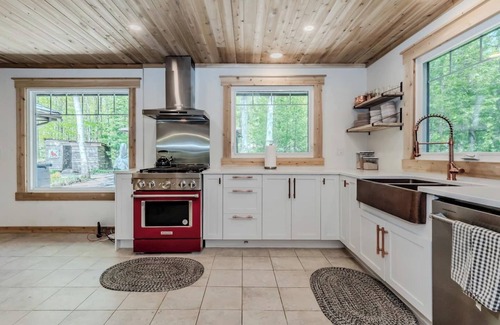 Lion's Head Cabaña | Charming French-Country Home w/ Hot Tub & EV Charger Near Bruce Trail