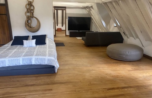 Lourenties Otro | Charming French Remodeled Farmhouse close to sea & mountains