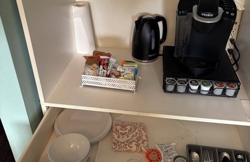 Mission Canyon Apartamento | Charming furnished 1-bedroom garden apartment in lovely Santa Barbara