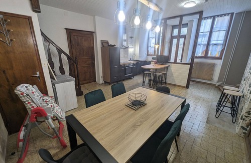 Chateauvillain Cabaña | Gîte familial au cœur de Châteauvillain avec 2 chambres, espace détente et équipements inclus