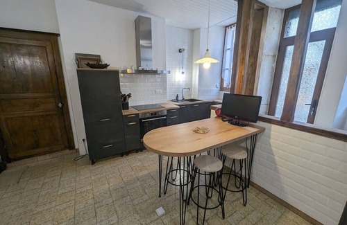 Chateauvillain Cabaña | Gîte familial au cœur de Châteauvillain avec 2 chambres, espace détente et équipements inclus