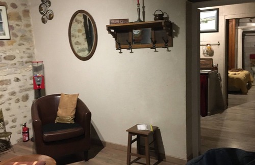 Oloron-Sainte-Marie Casa | CHARMING GARDEN COTTAGE unobstructed view of the Pyrenees. WHEELCHAIR FRIENDLY.