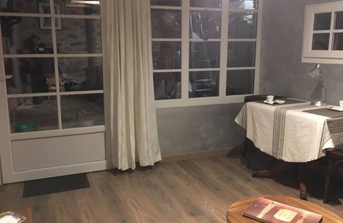 Oloron-Sainte-Marie Casa | CHARMING GARDEN COTTAGE unobstructed view of the Pyrenees. WHEELCHAIR FRIENDLY.