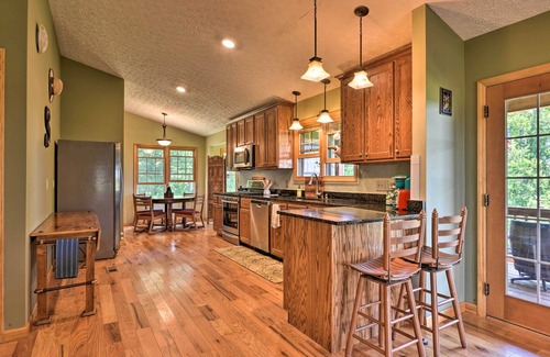 Galax Casa | Charming Galax Retreat w/ Wraparound Deck!