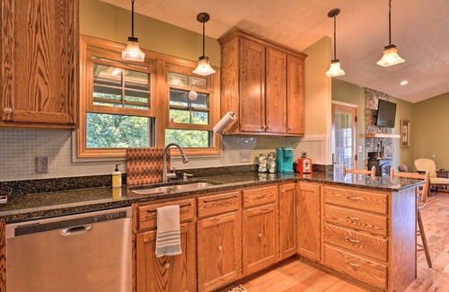 Galax Casa | Charming Galax Retreat w/ Wraparound Deck!