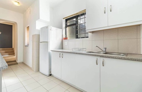 Camps Bay Cabina | Charming Garden Cottage, Campsbay, Cape Town