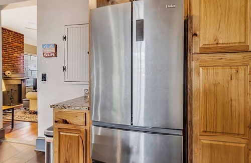Savannah Victorian District Apartamento | Charming Garden Flat , Porch, Herbs & History, Walk to historic Forsyth Park