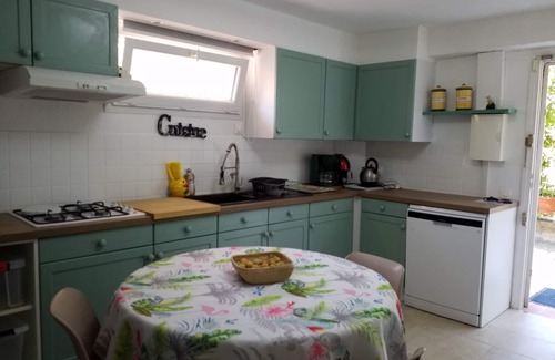Tourrettes Villa | Planta 2 dormitorios con piscina privada en un jardín arbolado