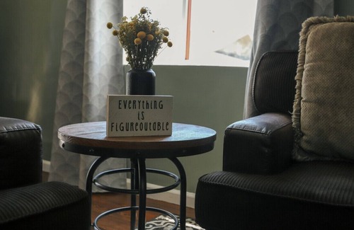 South Redlands Casa | Charming Getaway | Dog Friendly | King Bed