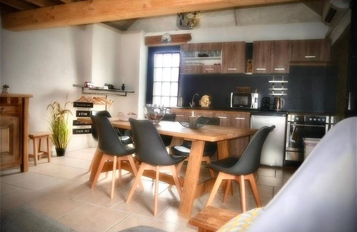 Flines-les-Mortagne Apartamento | Acogedor gîte con aire acondicionado, aparcamiento y terraza cerca de Saint-Amand-les-Eaux