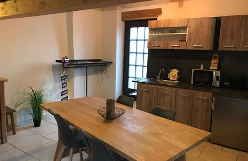 Flines-les-Mortagne Apartamento | Acogedor gîte con aire acondicionado, aparcamiento y terraza cerca de Saint-Amand-les-Eaux