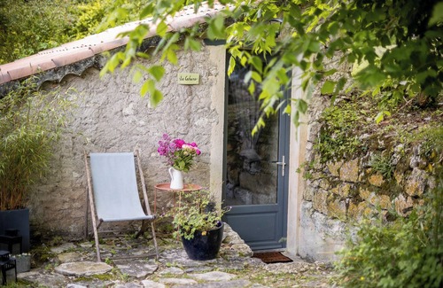 Belveze Casa | Charming gîte and unusual cabin, nature, swimming pool. Ideal for friends and family stays