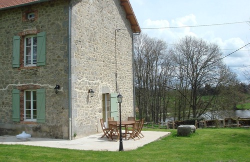 Peyrat-la-Noniere Cabaña | Casa rural con encanto 4 orejas Peyrat Nonière el dominio con lago de pesca-Château