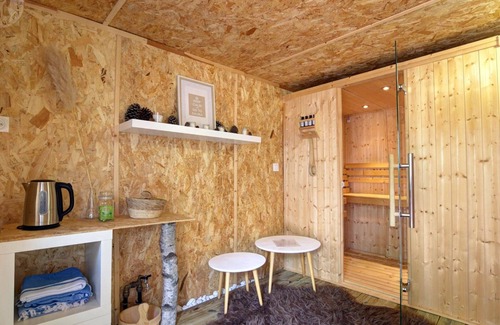 Neulise Cabaña | Gîte familial avec sauna, jacuzzi et grand jardin sécurisé à Neulise