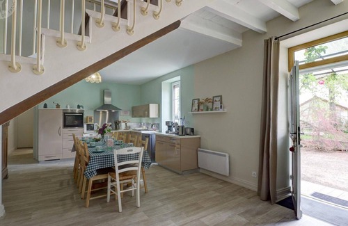 Neulise Cabaña | Gîte familial avec sauna, jacuzzi et grand jardin sécurisé à Neulise