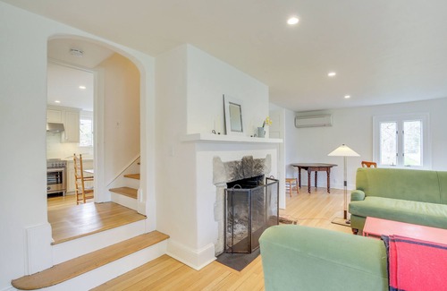 Cos Cob Casa | Charming Greenwich Escape Near Wooded Trails!