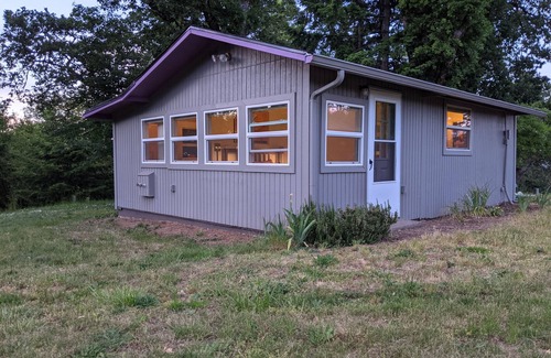 Eugene Cabaña | Charming Guest Cottage in the Country