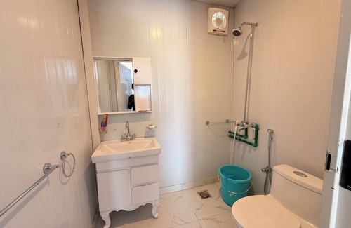 Punjab Otro | Charming Guest House on a Farm near Kallar Kahar with WiFi, AC and much more!