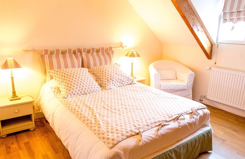 Guilly Cama Y Desayuno | Encantadoras Habitaciones junto al Loira