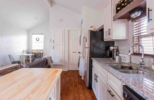 Hancock Casa | Charming guesthouse with full kitchen, private entrance & fenced patio