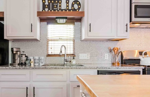 Hancock Casa | Charming guesthouse with full kitchen, private entrance & fenced patio